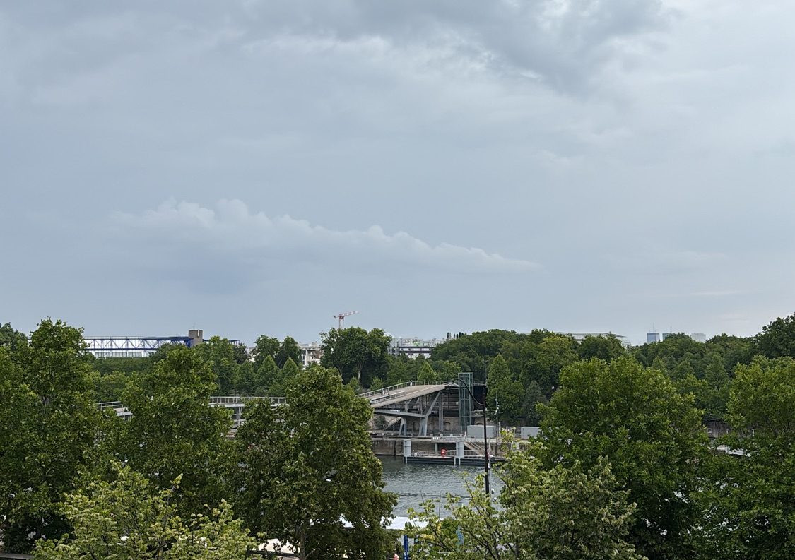Sous le ciel de Paris / 57