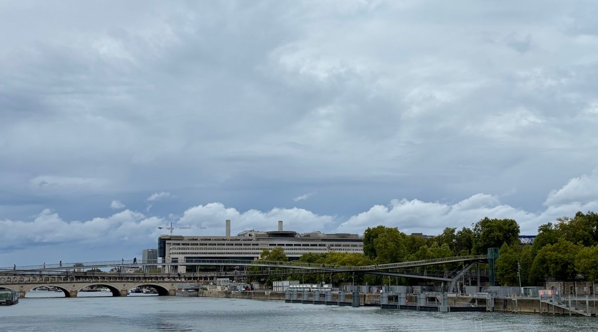 Sous le ciel de Paris / 58
