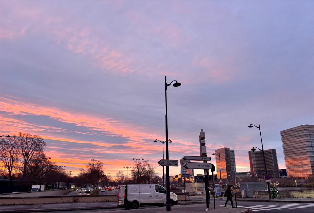 Sous le ciel de Paris / 60